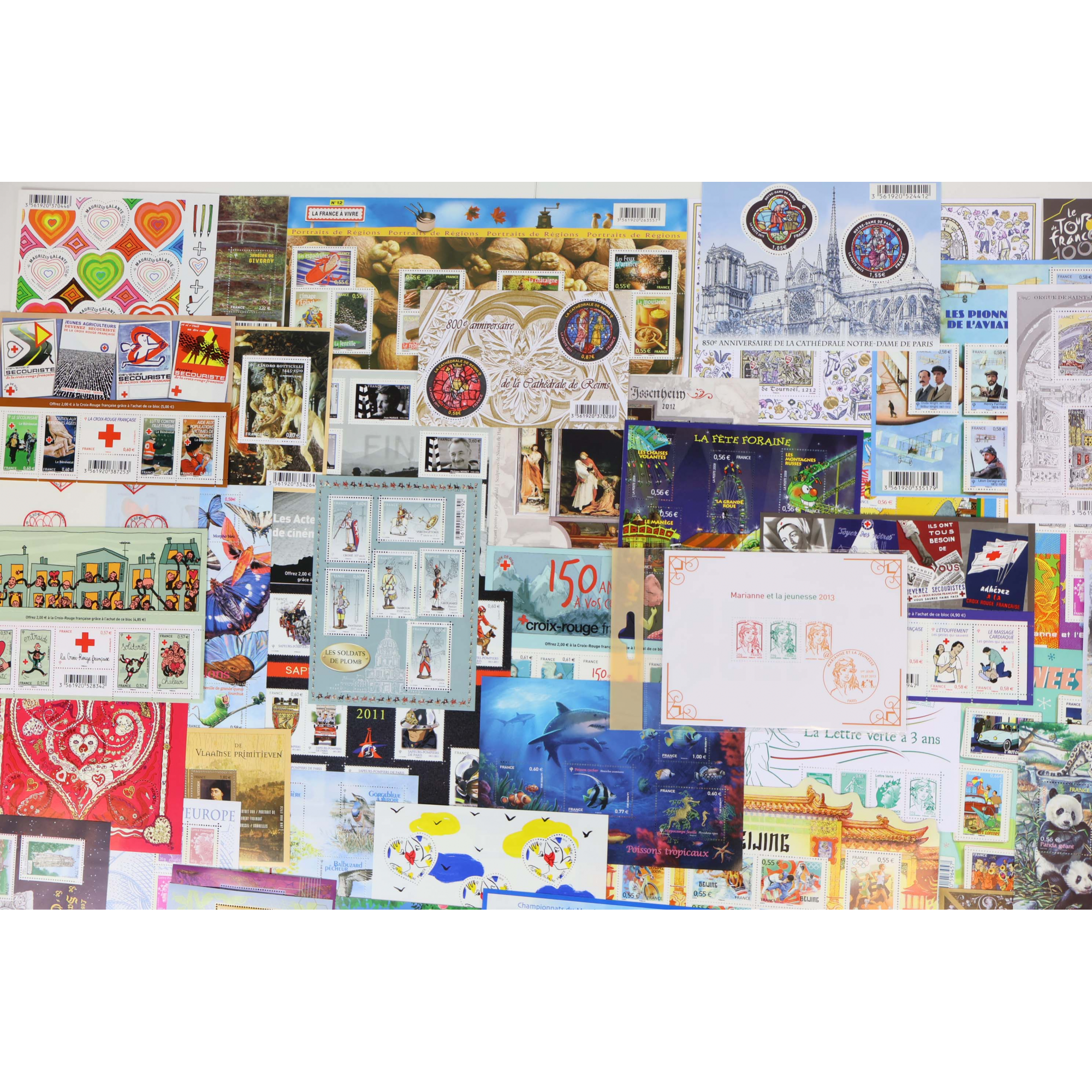 FRANCE LOT DE TIMBRES ET BLOCS-FEUILLETS NEUFS** EUROS JUSQU'À 2015 FACIALE 388€