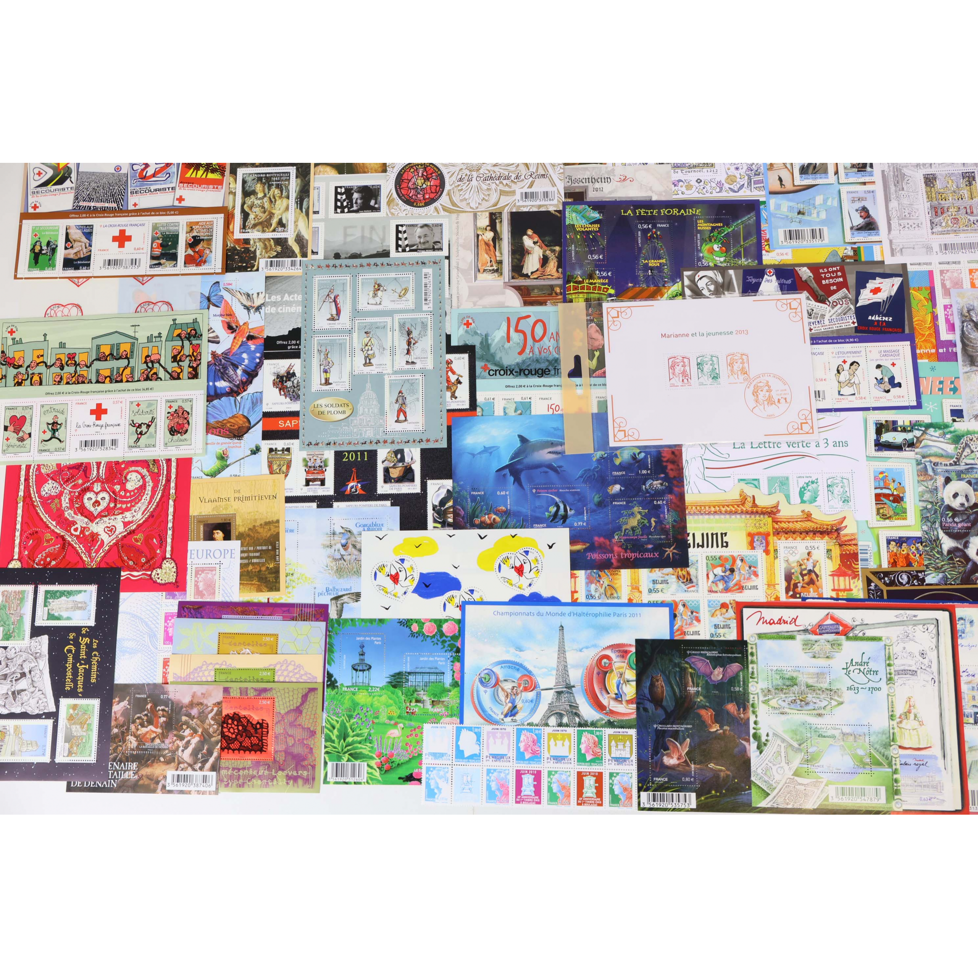 FRANCE LOT DE TIMBRES ET BLOCS-FEUILLETS NEUFS** EUROS JUSQU'À 2015 FACIALE 388€