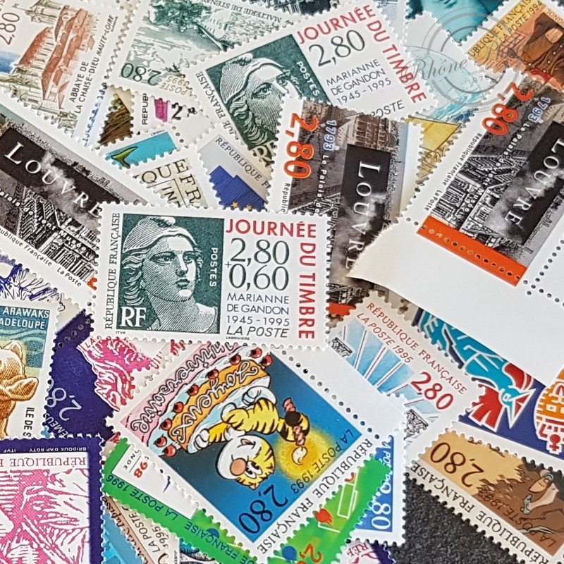 LOT DE 100 LETTRES VERTES AVEC 2 TIMBRES 2.5FFR ET 2.8FFR