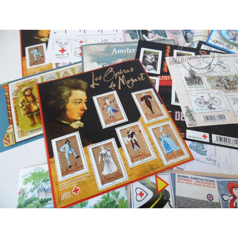 LOT DE BLOCS DE TIMBRES POSTE EN EUROS VALEUR FACIALE 48€