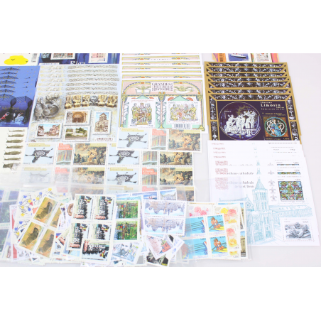 STOCK DE TIMBRES DE 2015 AVEC TIMBRES/BLOCS NOMBREUX EXEMPLAIRES GROSSE FACIALE