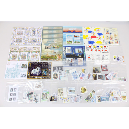 LOT DE TIMBRES NEUFS** DE FRANCE DE 2014 A 2019 TIMBRES ET BLOCS-FEUILLETS