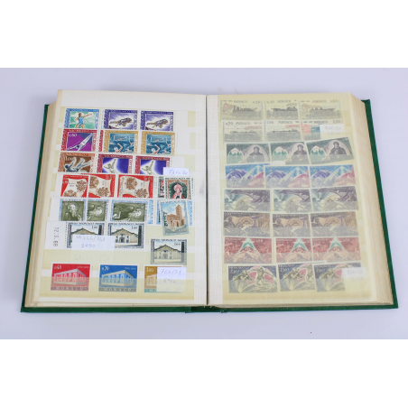 MONACO, STOCK DE TIMBRES NEUFS** DES ANNÉES 60 A 2002 INCOMPLET, ALBUM A BANDES