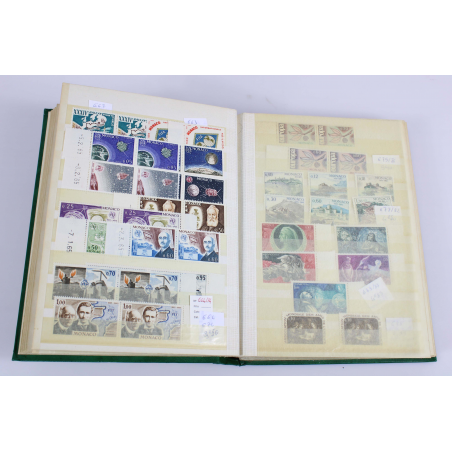 MONACO, STOCK DE TIMBRES NEUFS** DES ANNÉES 60 A 2002 INCOMPLET, ALBUM A BANDES