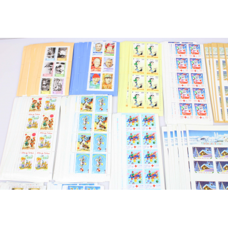 FRANCE LOT DE CARNETS DE TIMBRES 0,46 EUROS NEUFS** VALEUR FACIALE 1049 EUROS