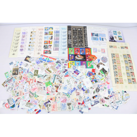 FRANCE LOT AFFRANCHISSEMENT TIMBRES/BLOCS/CARNETS NEUFS EN FRANCS, FACIALE 293€