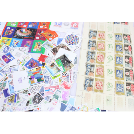 FRANCE LOT AFFRANCHISSEMENT TIMBRES/BLOCS/CARNETS NEUFS EN FRANCS, FACIALE 293€