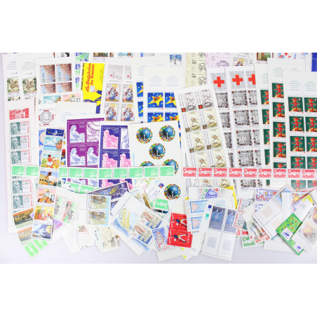 FRANCE LOT AFFRANCHISSEMENT TIMBRES/BLOCS/CARNETS EN FRANCS NEUFS** FACIALE 363€