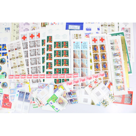 FRANCE LOT AFFRANCHISSEMENT TIMBRES/BLOCS/CARNETS EN FRANCS NEUFS** FACIALE 363€