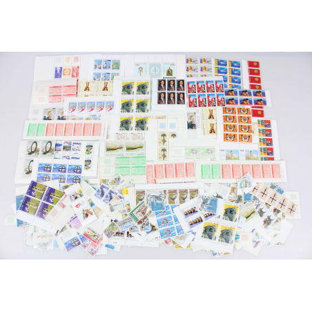 STOCK DE TIMBRES D'ANDORRE MODERNE EN FRANCS FACIALE ELEVEE, TIMBRES NEUFS**