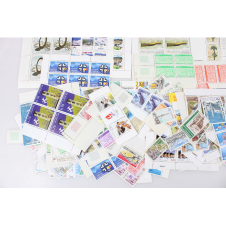 STOCK DE TIMBRES D'ANDORRE MODERNE EN FRANCS FACIALE ELEVEE, TIMBRES NEUFS**