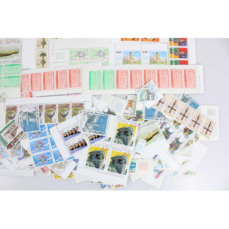 STOCK DE TIMBRES D'ANDORRE MODERNE EN FRANCS FACIALE ELEVEE, TIMBRES NEUFS**