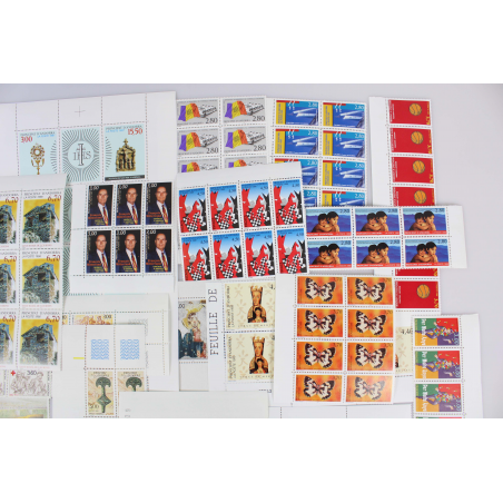 STOCK DE TIMBRES D'ANDORRE MODERNE EN FRANCS FACIALE ELEVEE, TIMBRES NEUFS**