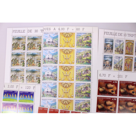 STOCK DE TIMBRES EN EUROS NOMBREUX CARNETS A VALIDITE PERMANENTE BELLE FACIALE