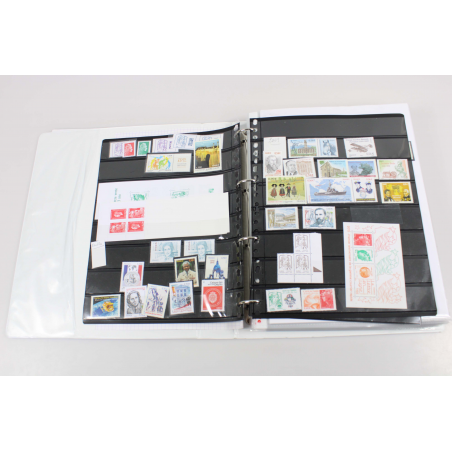 COLLECTION DE TIMBRES NEUFS FRANCAIS MODERNE DE 2008 A 2019 CLASSEUR VOLUMINEUX