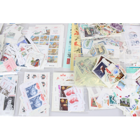 STOCK TIMBRES DE MONACO JUSQU'EN 2006, NEUFS VALEUR FACIALE SUPÉRIEURE À 1230€