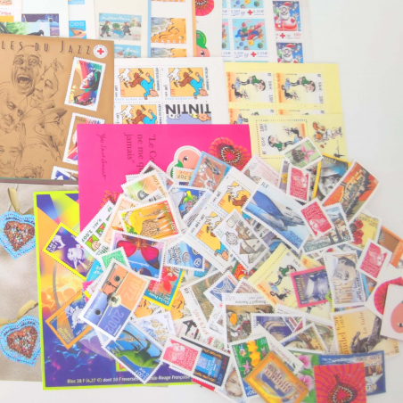 LOT DE TIMBRES NEUFS** EN EUROS POUR VOS COURRIERS OU COLLECTION VF 240€