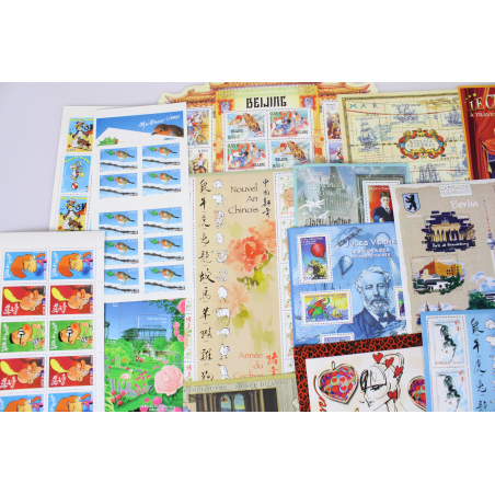 LOT DE TIMBRES ET BLOCS NEUFS** EN EUROS POUR VOS COURRIERS / COLLECTION VF 755€