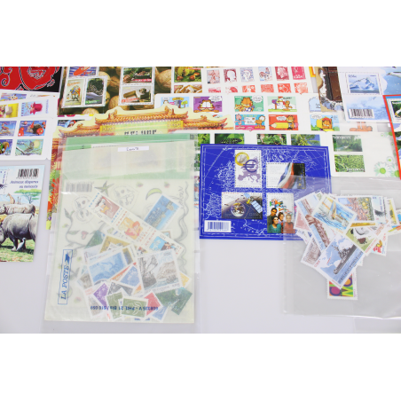 LOT DE TIMBRES/BLOCS 2005-09 NEUFS EN EUROS AFFRANCHISSEMENT/COLLECTION VF 480€