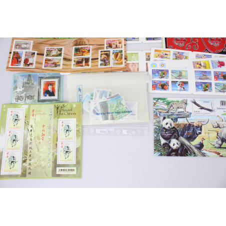 LOT DE TIMBRES/BLOCS 2005-09 NEUFS EN EUROS AFFRANCHISSEMENT/COLLECTION VF 480€