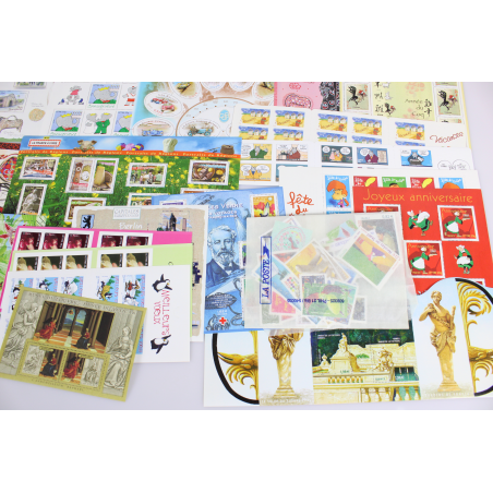 LOT DE TIMBRES/BLOCS 2005-06 NEUFS EN EUROS AFFRANCHISSEMENT/COLLECTION VF 350€