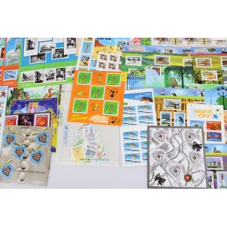 LOT DE TIMBRES/BLOCS 2001-03 NEUFS EN EUROS AFFRANCHISSEMENT/COLLECTION VF 305€