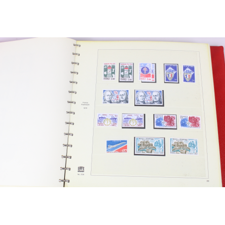 FRANCE COLLECTION DE TIMBRES DE 1975 A 1986 NEUFS ALBUM SAFE VALEUR FACIALE 210€