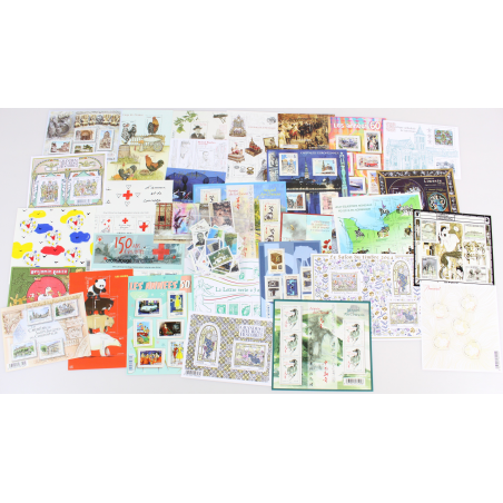 LOT DE TIMBRES ET BLOCS NEUFS** EN EUROS POUR VOS COURRIERS / COLLECTION VF 197€