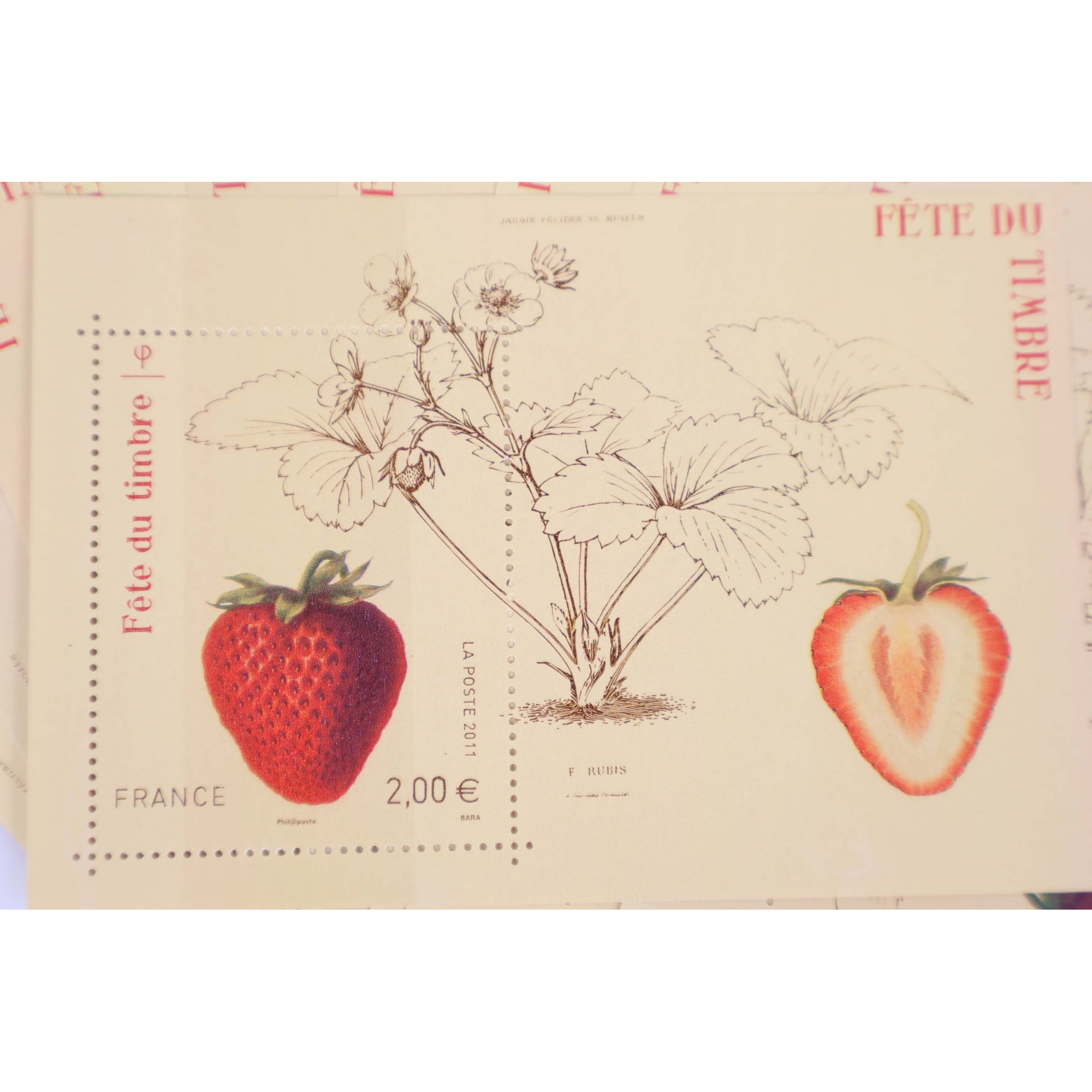LOT 35 BLOCS N° F4535 FETE DU TIMBRE 2011 FRAISE TIMBRES NEUFS** 2€ FACIALE 70€