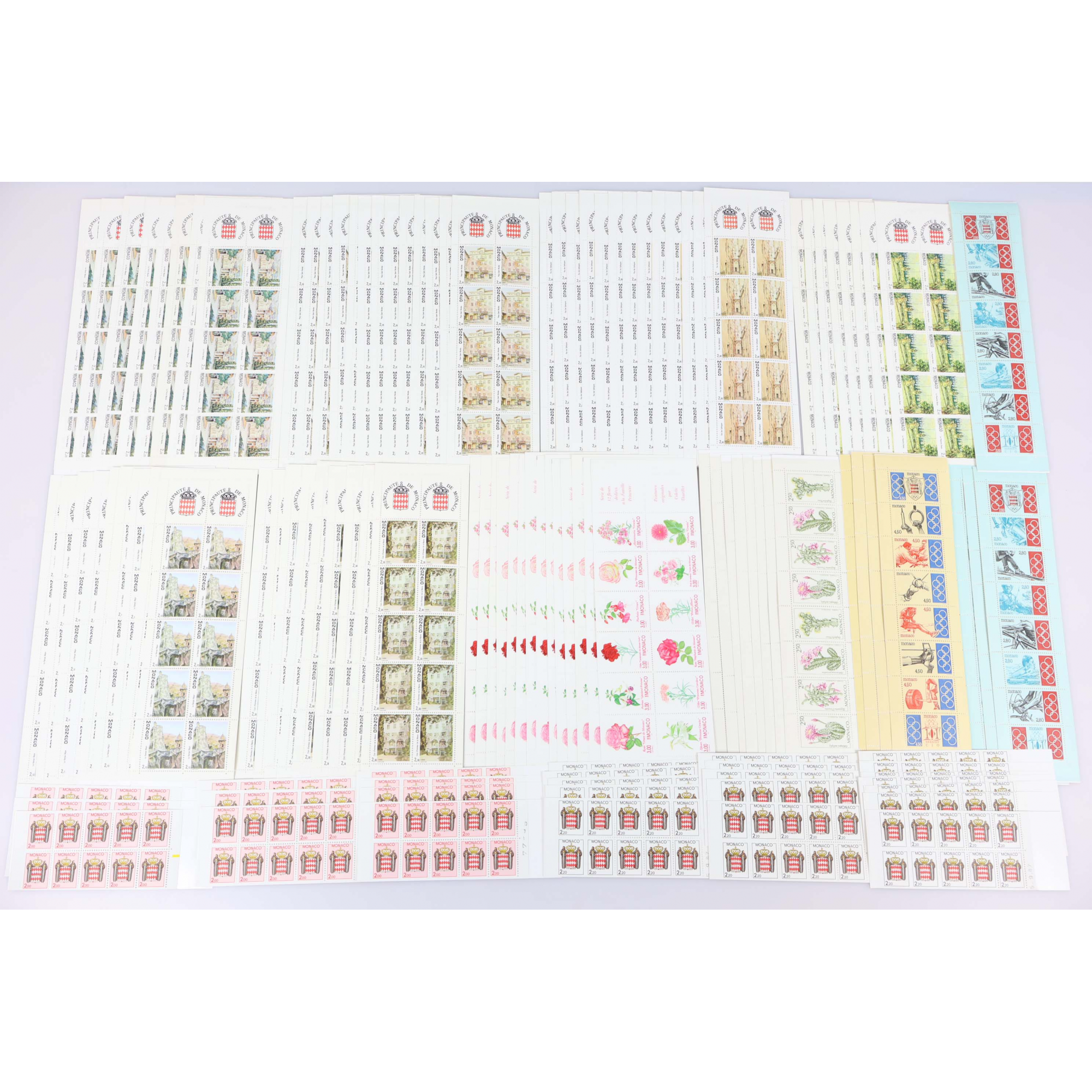 LOT DE CARNETS DE MONACO, TIMBRES NEUFS** VALEUR FACIALE 422 EUROS