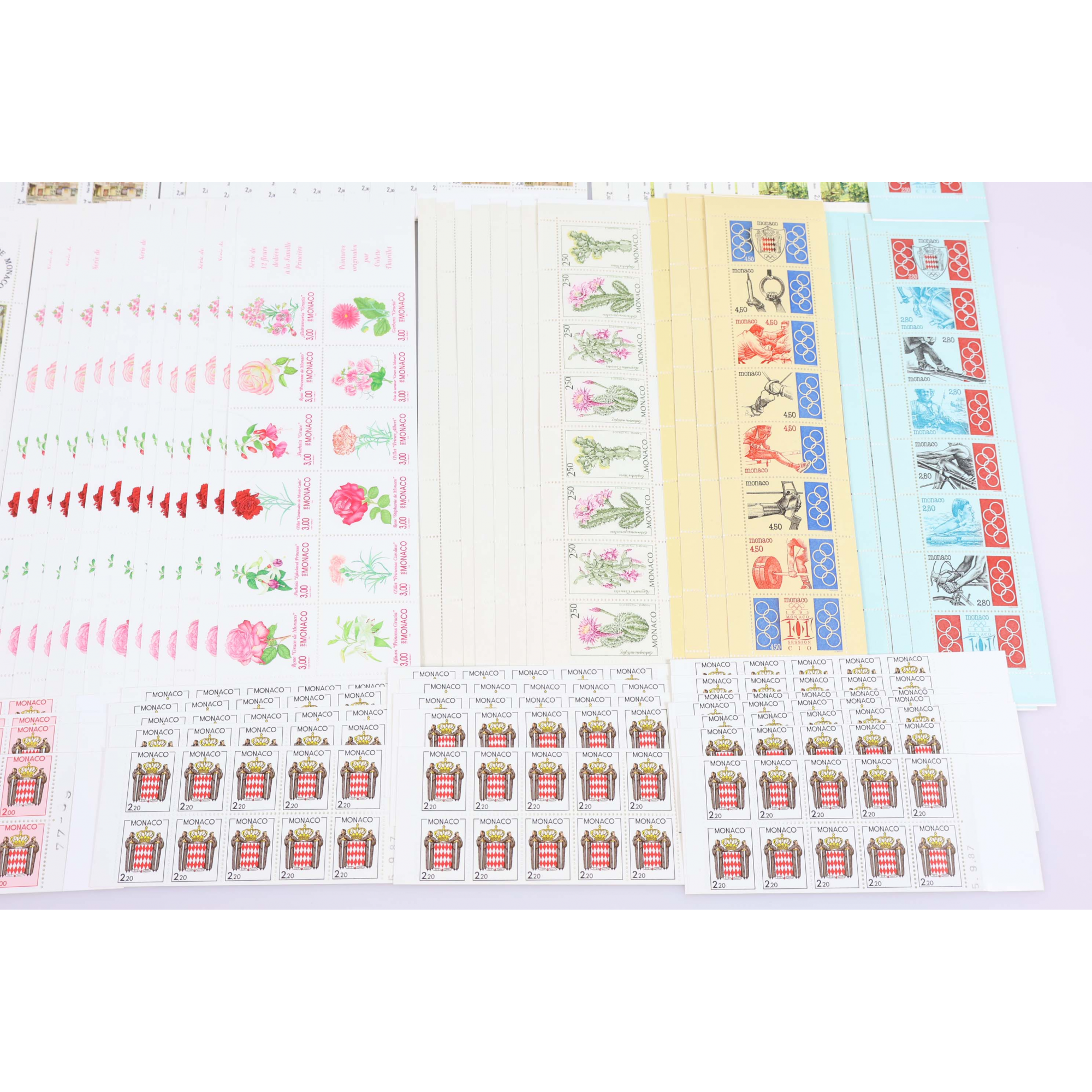 LOT DE CARNETS DE MONACO, TIMBRES NEUFS** VALEUR FACIALE 422 EUROS
