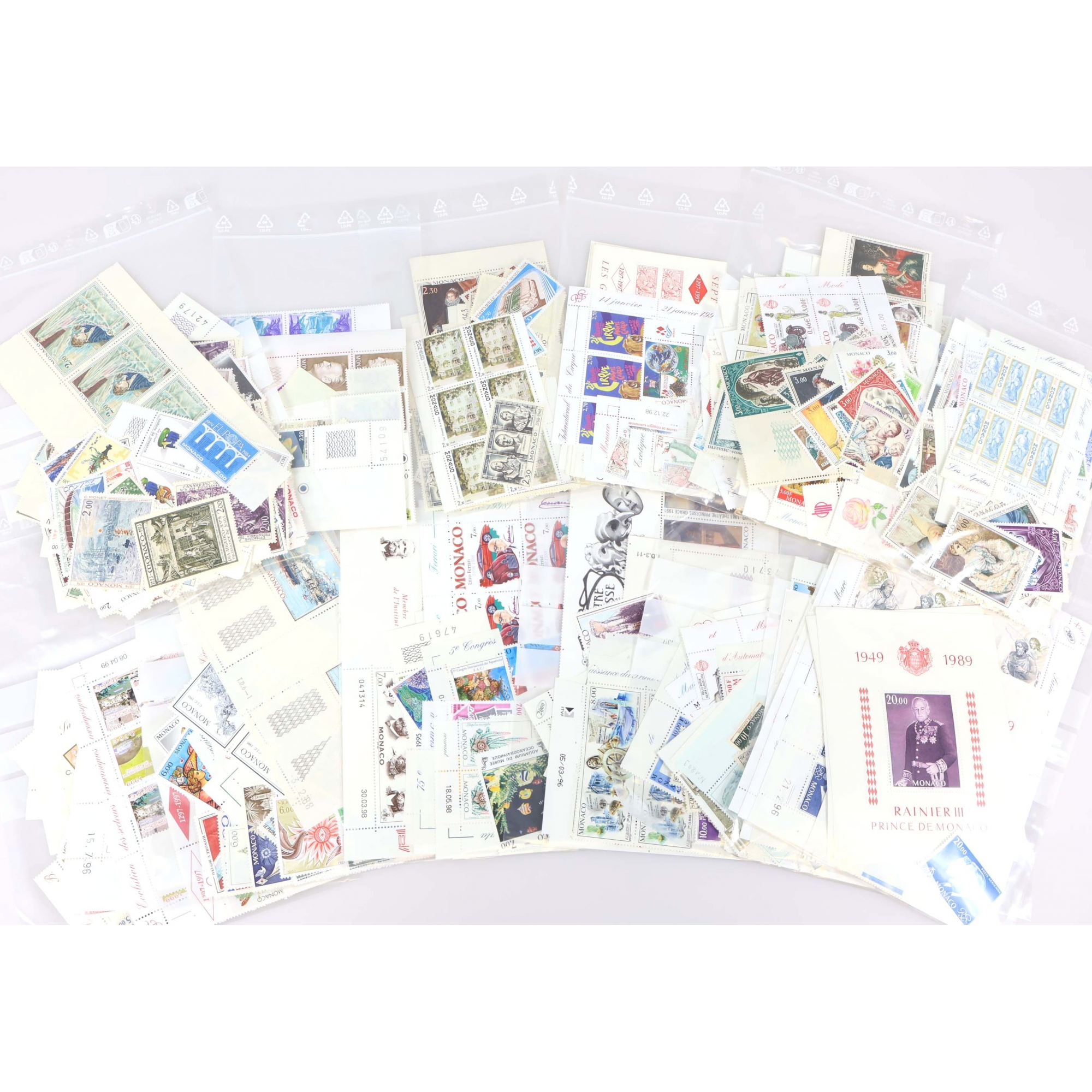 LOT DE TIMBRES DE MONACO CLASSÉS PAR VALEURS, NEUFS** VALEUR FACIALE 1371 EUROS