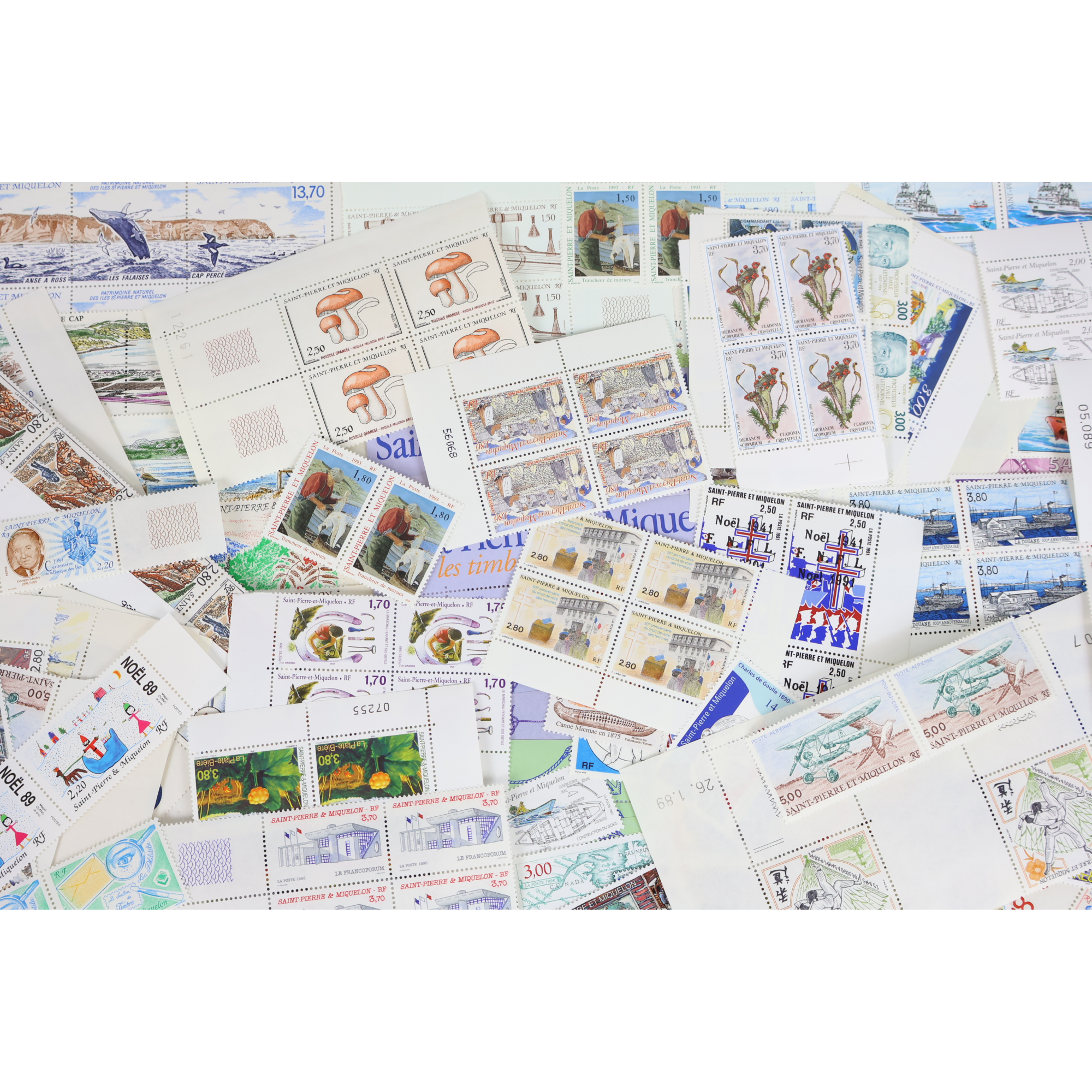 STOCK TIMBRES SAINT PIERRE ET MIQUELON DE FIN 80 A 2000 , NEUFS** VF 742€