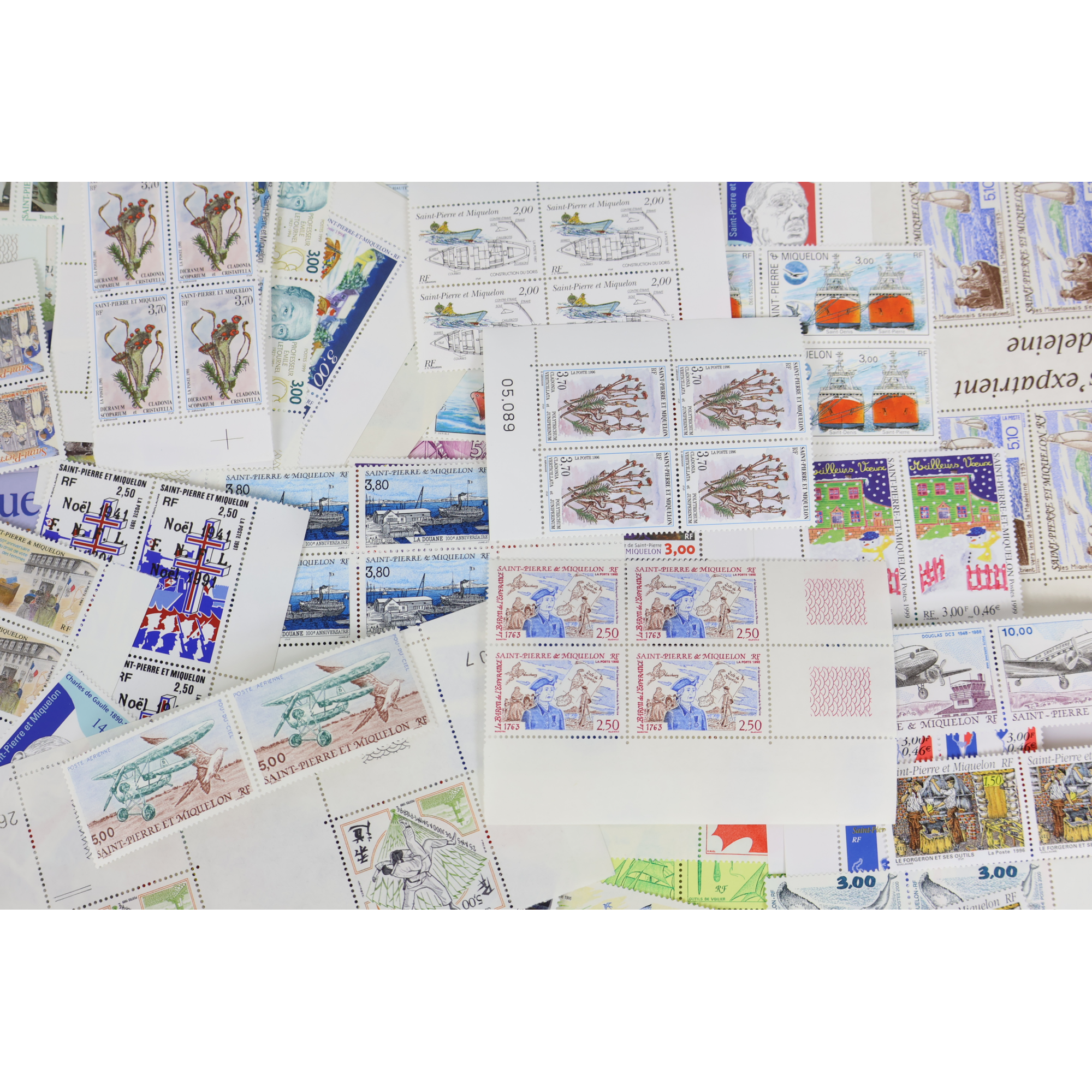 STOCK TIMBRES SAINT PIERRE ET MIQUELON DE FIN 80 A 2000 , NEUFS** VF 742€