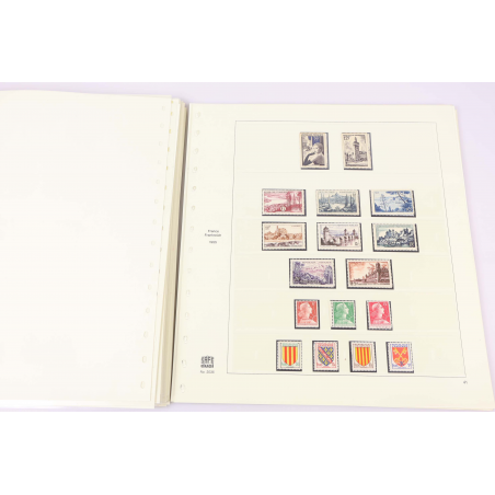 FRANCE, COLLECTION TIMBRES NEUFS/OBLITÉRÉS 1940 A 1957 FEUILLES SAFE COTE 4300€