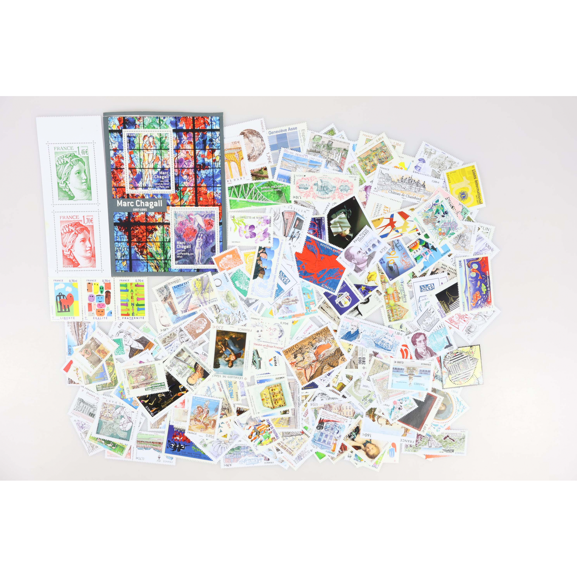 FRANCE LOT DE TIMBRES POSTE DE 2016 A 2019 NEUFS** VALEUR FACIALE DE 228 EUROS