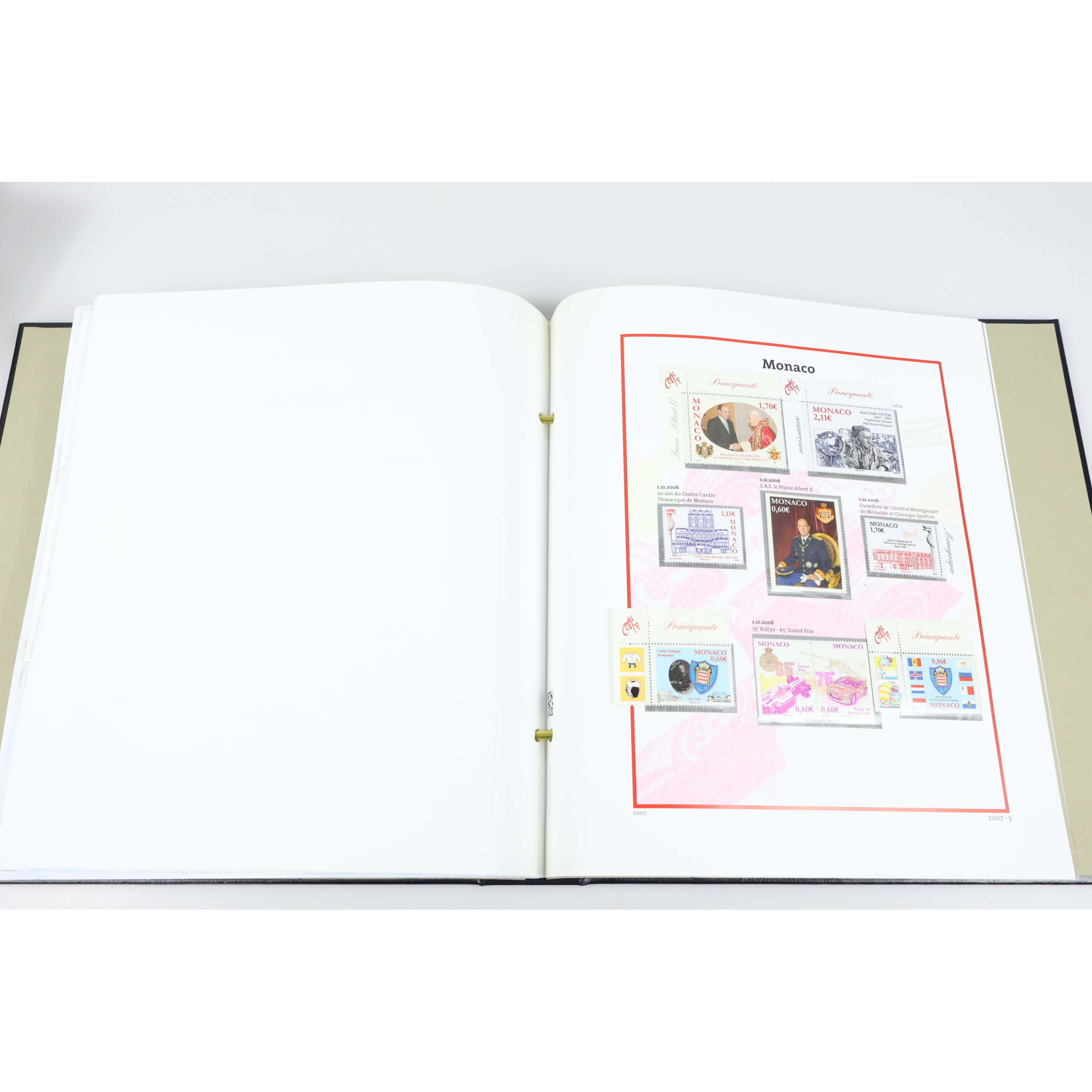 MONACO, COLLECTION DE TIMBRES NEUFS** 2005 À 2007 DANS ALBUM DAVO VF 172 EUROS