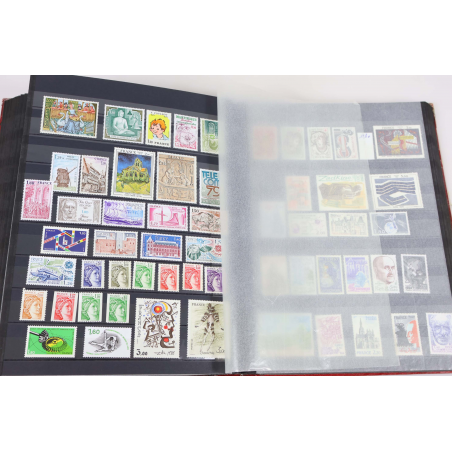 COLLECTION DE FRANCE DE TIMBRES NEUFS AVEC CHARNIÈRE DE 1942 À 1978