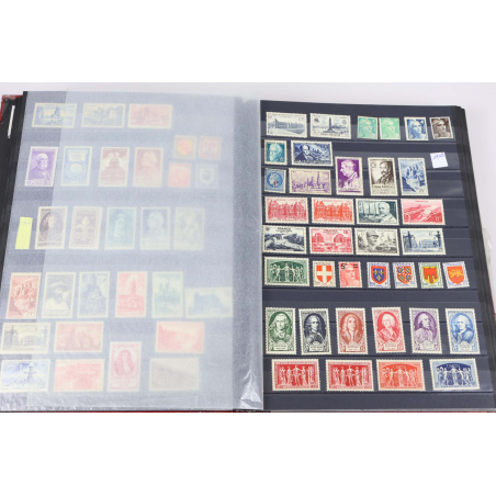 COLLECTION DE FRANCE DE TIMBRES NEUFS AVEC CHARNIÈRE DE 1942 À 1978