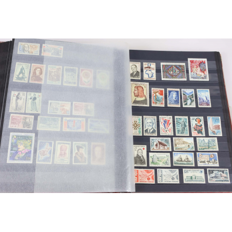 COLLECTION DE FRANCE DE TIMBRES NEUFS AVEC CHARNIÈRE DE 1942 À 1978