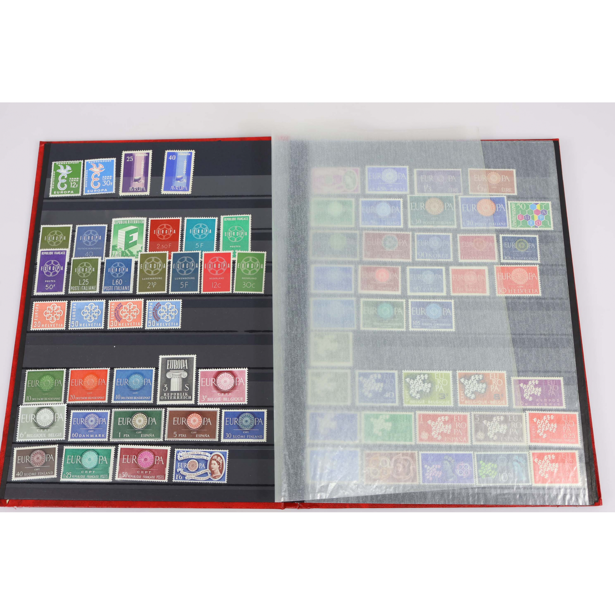 EUROPA, COLLECTION DE TIMBRES NEUFS AVEC ET SANS CHARNIÈRE DANS ALBUM À BANDES EUROPA, COLLECTION DE TIMBRES NEUFS AVEC ET SANS CHARNIÈRE DANS ALBUM À BANDES