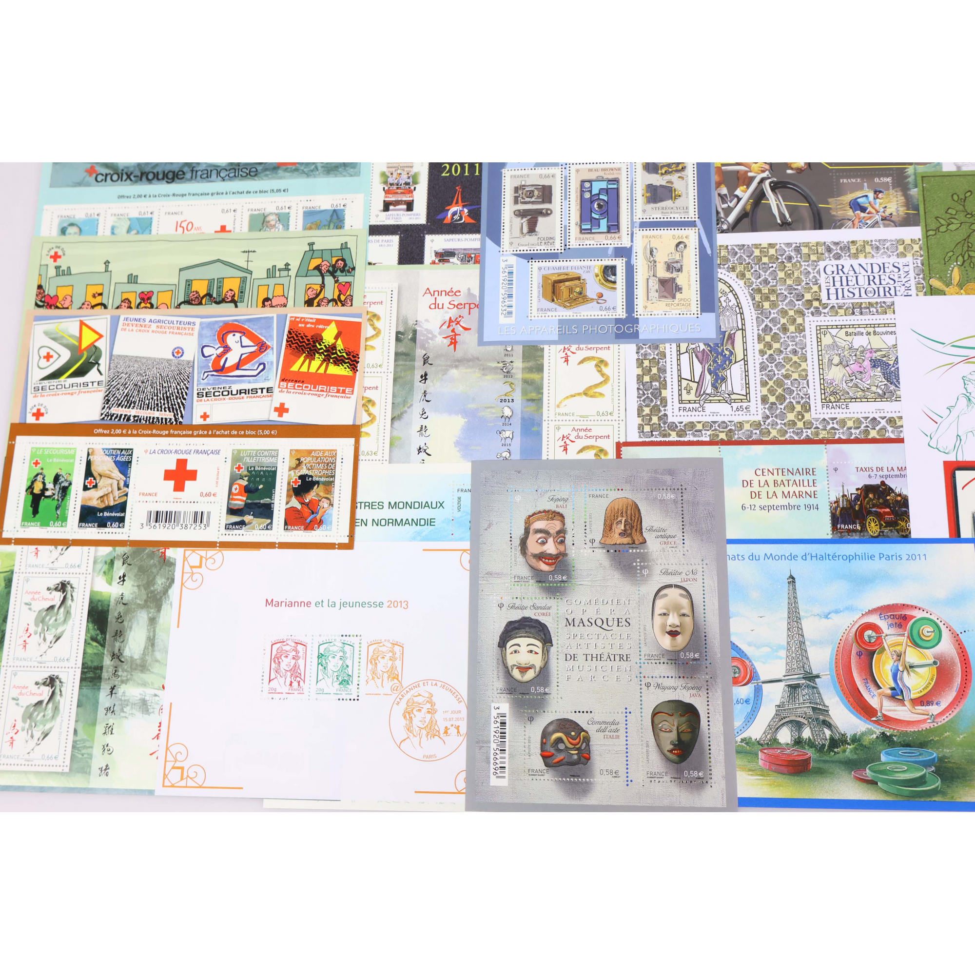 LOT DE TIMBRES ET BLOCS DE FRANCE DE 2011 A 2014 FACIALE ELEVEE TIMBRES NEUFS**