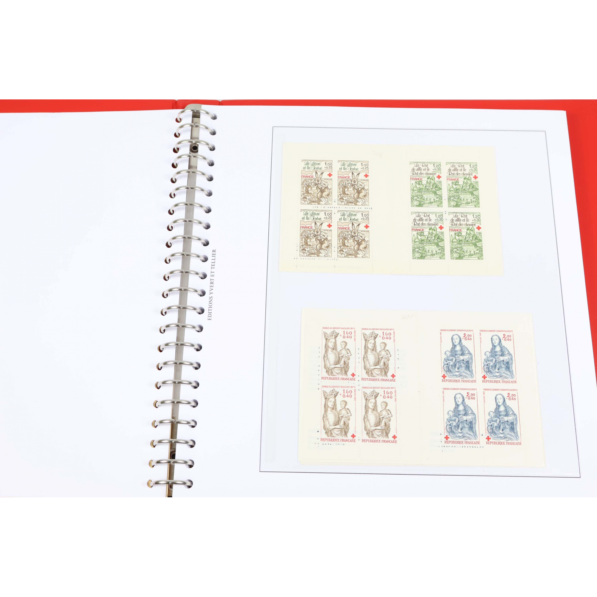 CLASSEUR HAUT DE GAMME YT AVEC CARNETS ET BLOCS CROIX-ROUGE TIMBRES NEUFS**