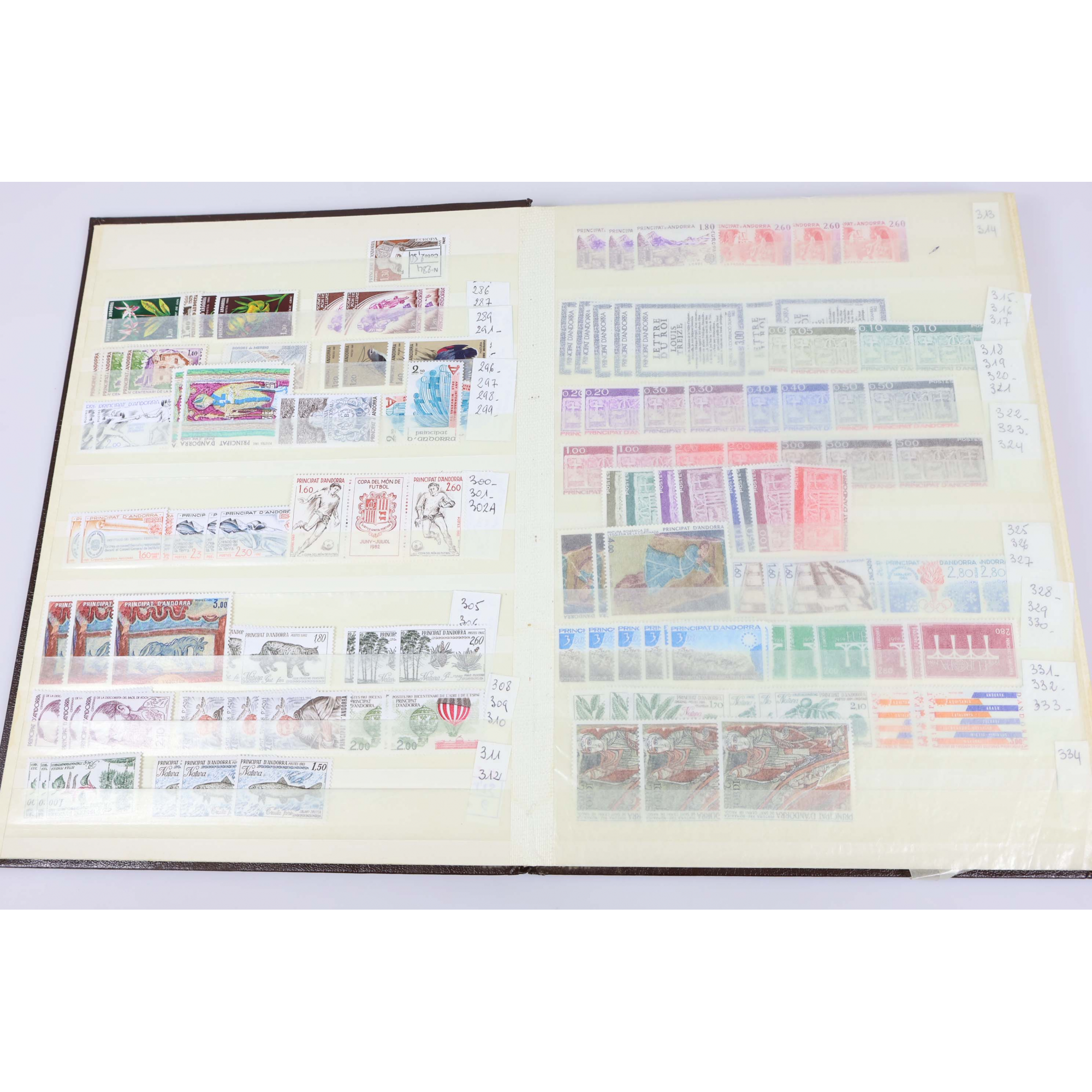STOCK ANDORRE ENTRE 1982 ET 2010, TIMBRES NEUFS** VALEUR FACIALE 702€ STOCK ANDORRE ENTRE 1982 ET 2010, TIMBRES NEUFS** VALEUR FACIALE 702€