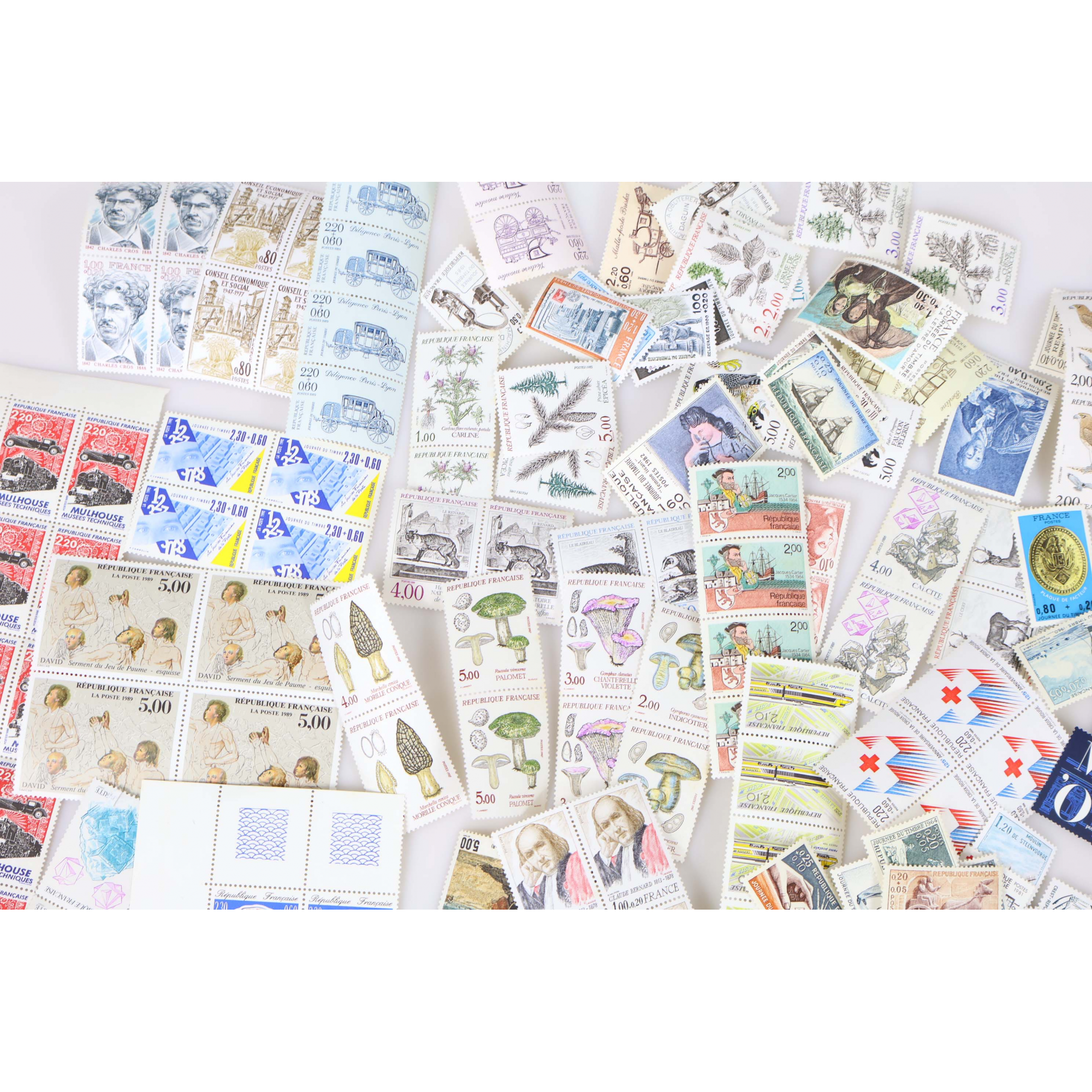 LOT DE TIMBRES EN FRANCS TOUTE VALEUR FACIALE 605 FRANCS, PROBLÈMES D'HUMIDITÉ