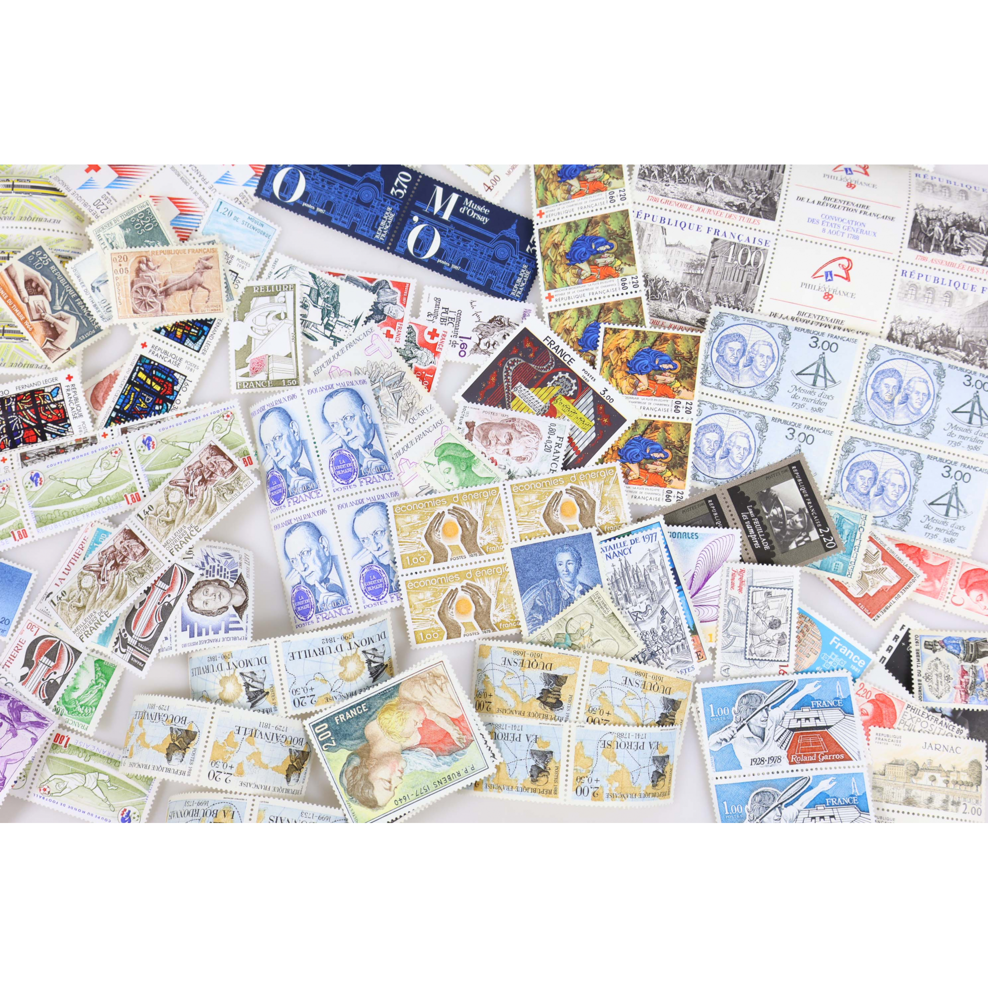 LOT DE TIMBRES EN FRANCS TOUTE VALEUR FACIALE 605 FRANCS, PROBLÈMES D'HUMIDITÉ