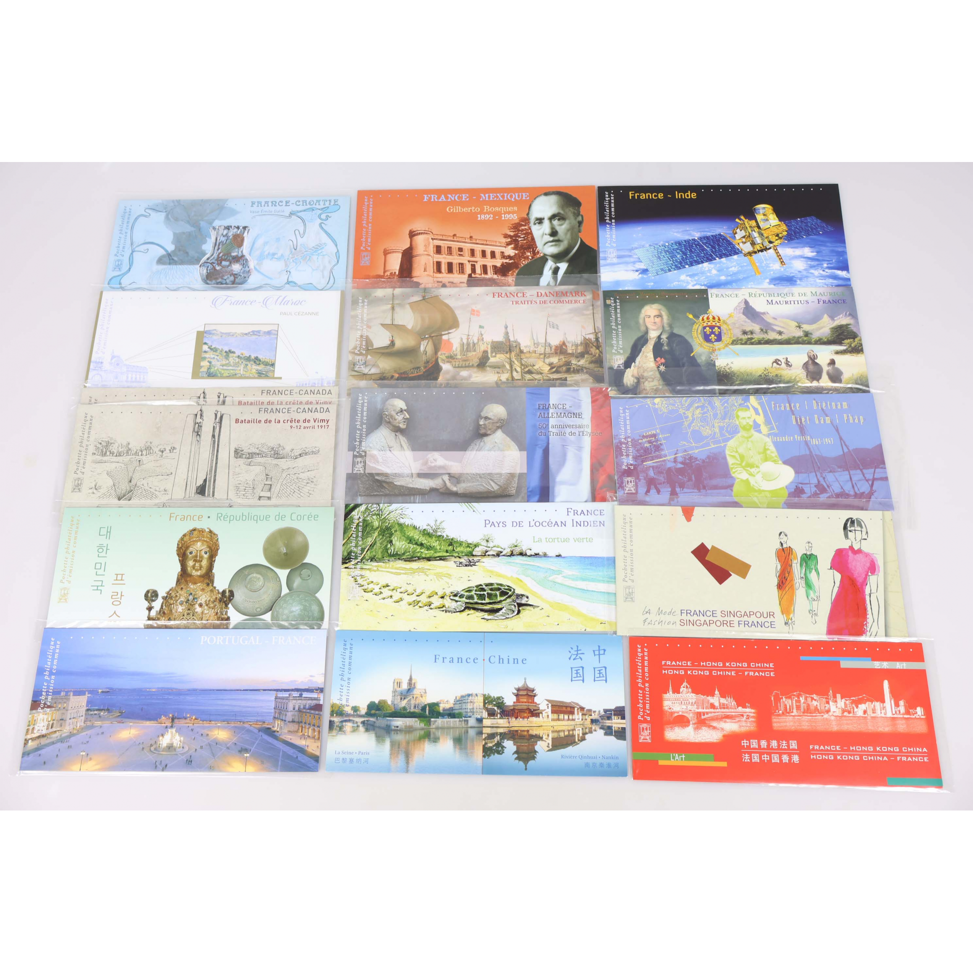 LOT DE 48 EMISSIONS COMMUNES DE 2001 À 2019 COMPLET + DOUBLES, COTE + DE 1000€