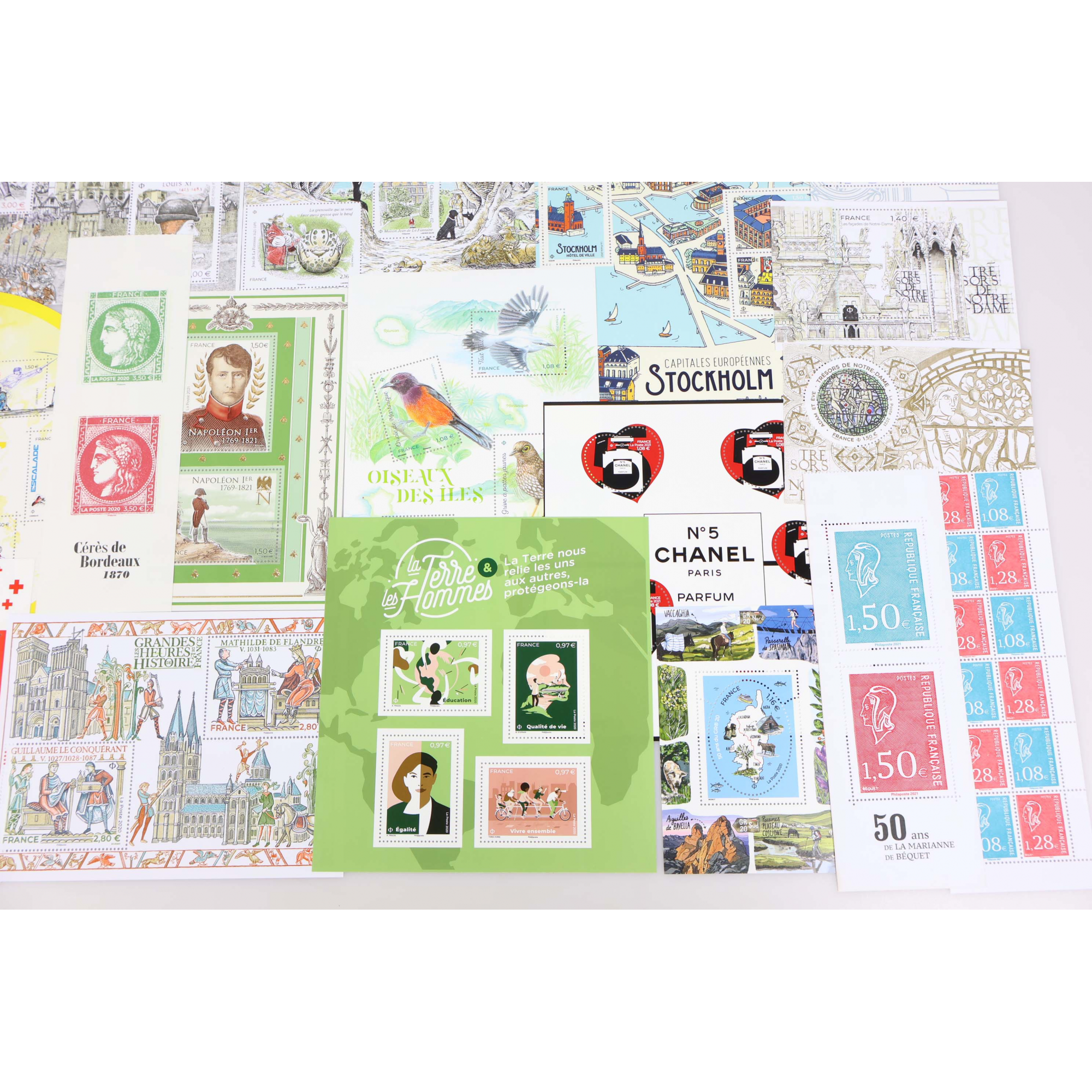 LOT DE BLOCS-FEUILLETS ET TIMBRES NEUFS** DE 2020 ET 2021 FACIALE 311€