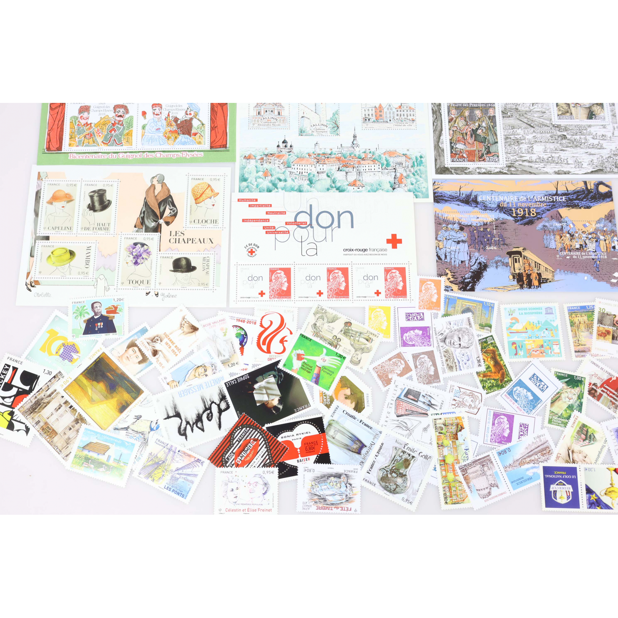 LOT DE BLOCS-FEUILLETS ET TIMBRES NEUFS** DE FRANCE DE 2018 FACIALE 150€