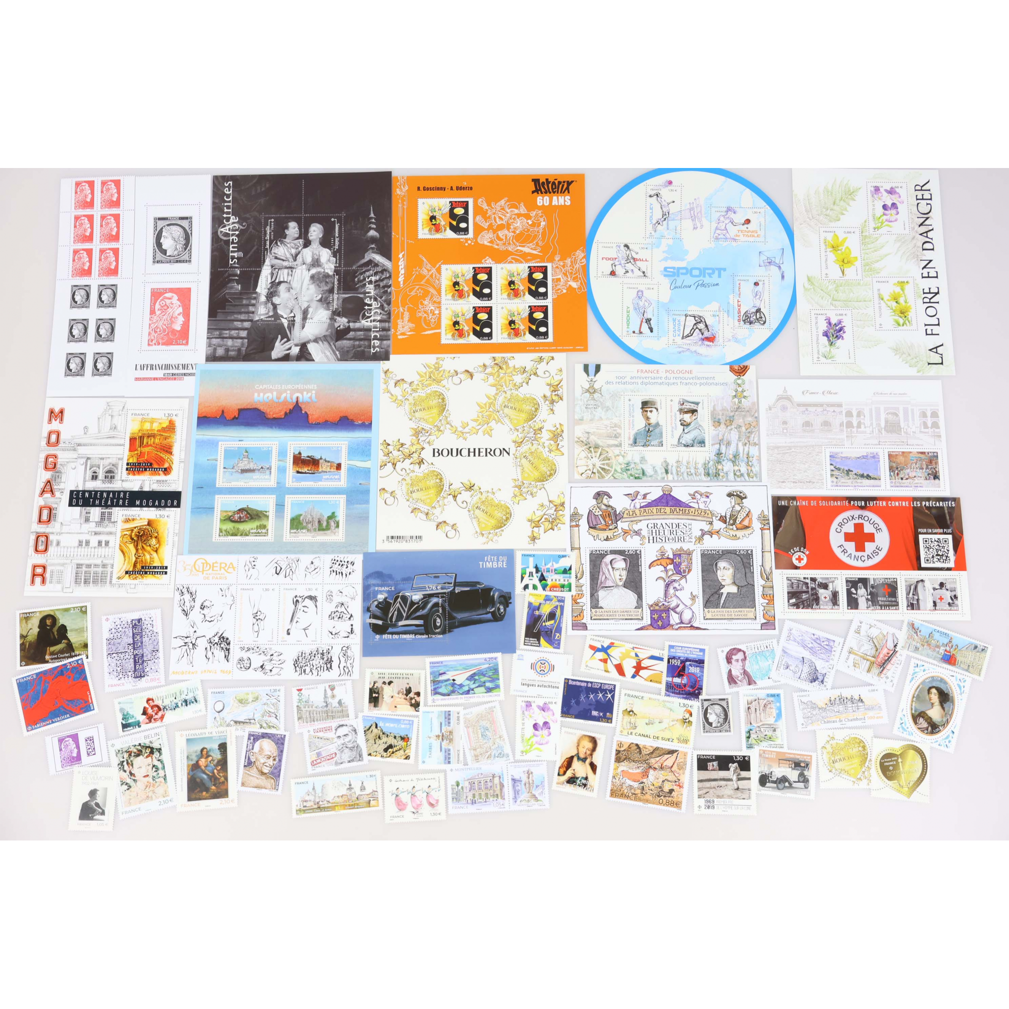 LOT DE BLOCS-FEUILLETS ET TIMBRES NEUFS** DE FRANCE DE 2019 FACIALE 122€